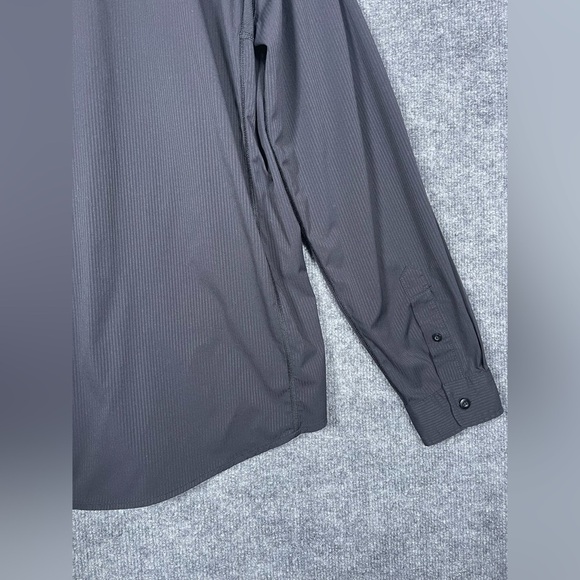 Lululemon Men’s Size XL Black Stripe Performance Stretch Long Sleeve Button Down - Picture 8 of 13
